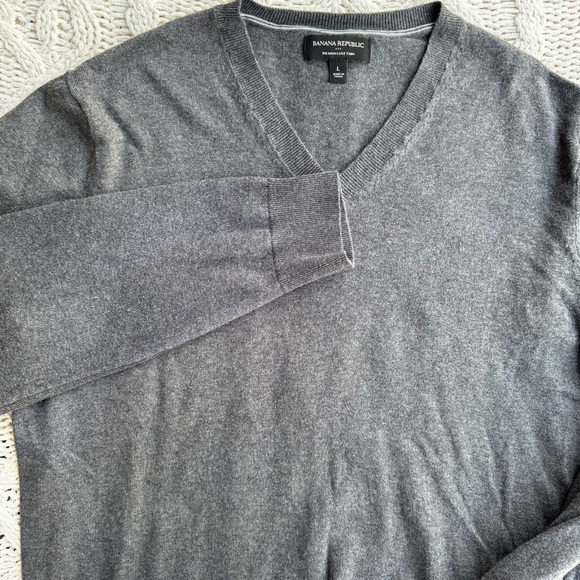 Banana Republic Factory Other - Banana Republic Factory Gray V-Neck Lux Yarn Sweater, Large
